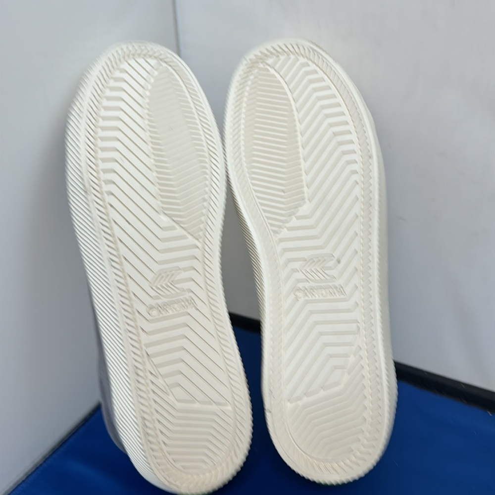 Cariuma Gray Women's Shoes - Picture 7 of 8